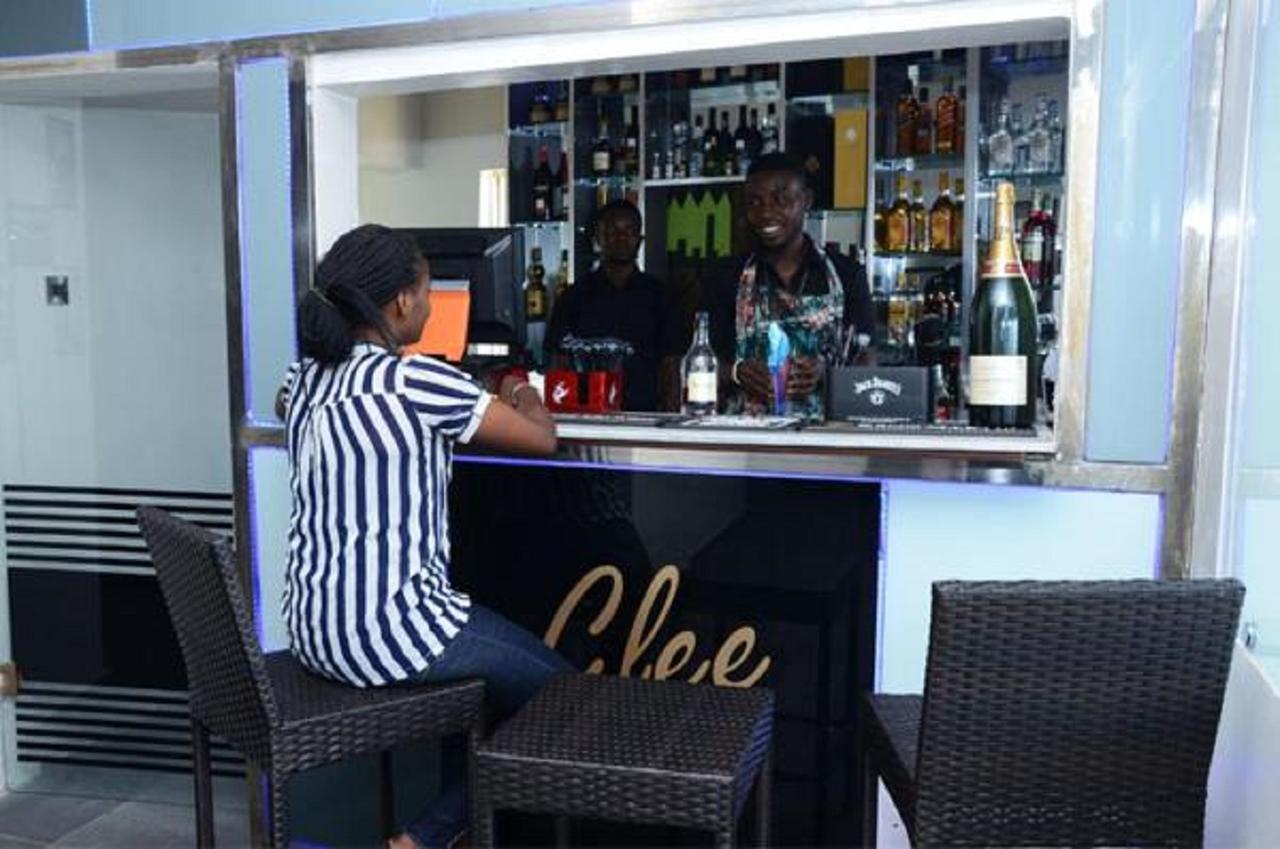 Glee Hotel Aliayabiagba Eksteriør bilde