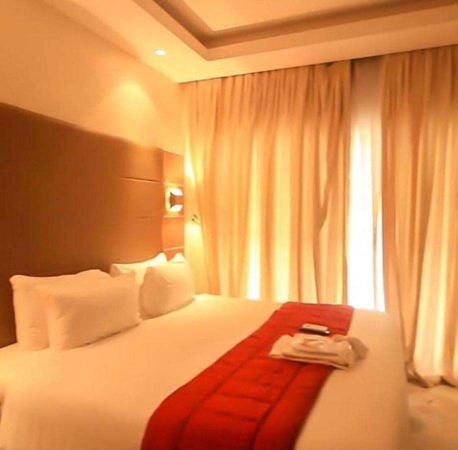 Glee Hotel Aliayabiagba Eksteriør bilde