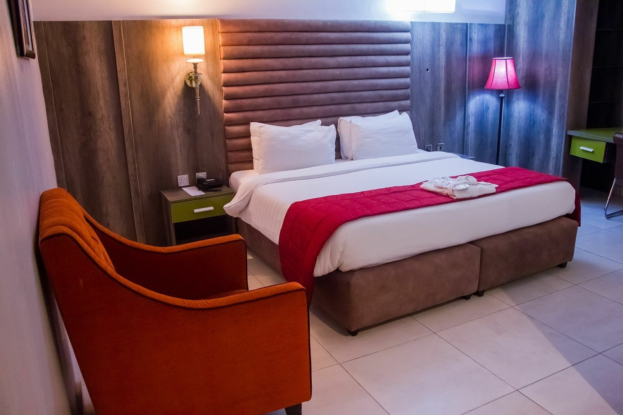Glee Hotel Aliayabiagba Eksteriør bilde