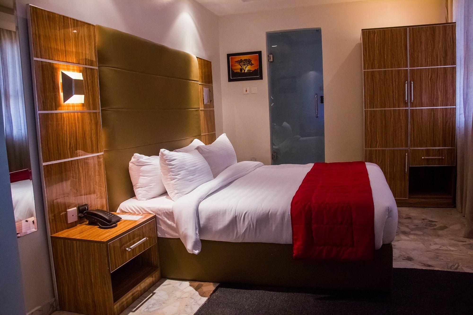 Glee Hotel Aliayabiagba Eksteriør bilde